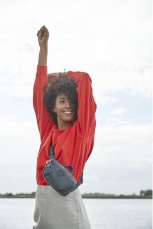 100％再生ペットボトルを使用。キプリングからコカ・コーラとコラボしたバッグコレクションを発売