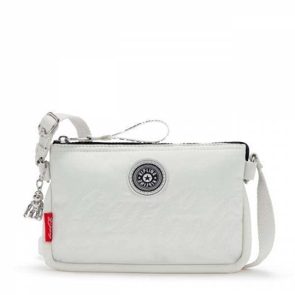 100％再生ペットボトルを使用。キプリングからコカ・コーラとコラボしたバッグコレクションを発売