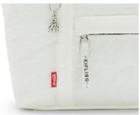 100％再生ペットボトルを使用。キプリングからコカ・コーラとコラボしたバッグコレクションを発売