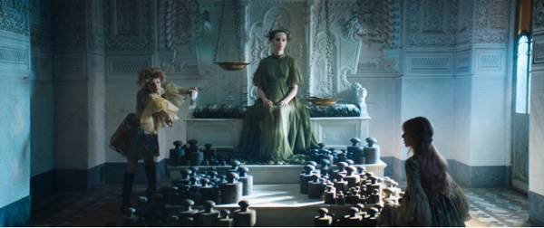 マリア・グラツィア・キウリがタロットのミステリアスで多元的な美しさを探る。ディオール2021春夏オートクチュール コレクションを発表