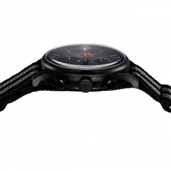 ドゥッファの名作「ファン・ デル・ローエ・バルセロナ・クロノ」から無駄をそぎ落としたブラックカラーの新作が登場