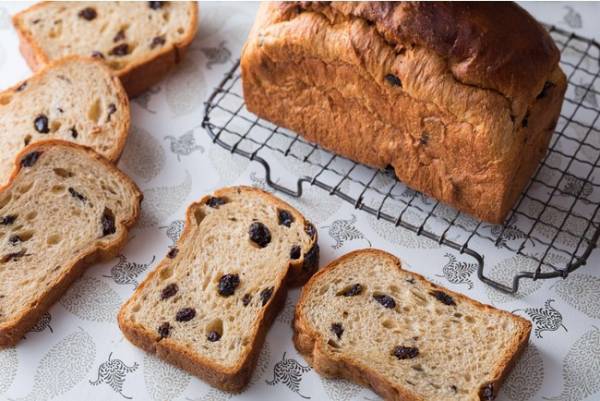 いつもの朝食や在宅時のランチをちょっと贅沢に。ジョエル・ロブションの人気「お取り寄せ食パン」に新作が登場