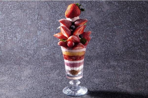 厳選素材とハイエンドブランドのグラスでお届けする、ウェスティン都ホテル京都のラグジュアリー・パフェ