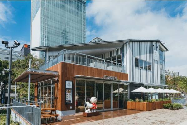 ハートが溢れるスヌーピーのキュートな箱に入って登場! PEANUTS Cafeのチョコレートブラウニー