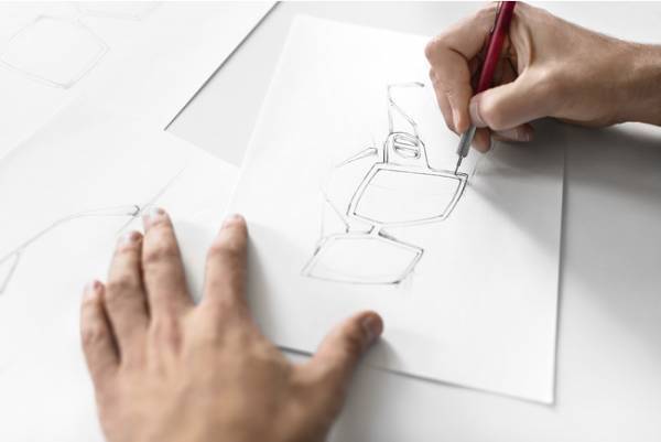 先端技術と優れた職人技の融合。ディオールがアトリエでの新作アイウエア制作風景を公開