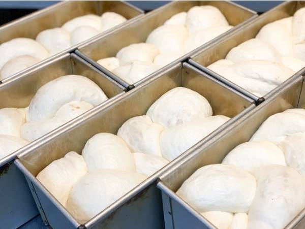 Wチョコとクランベリーの酸味が相性抜群! 高級食パン専門店「どんだけ自己中」バレンタイン限定商品