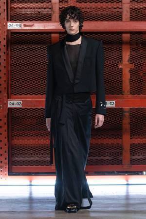 【ルック】オフ-ホワイト c/o ヴァージル アブロー™ 2021春夏コレクション