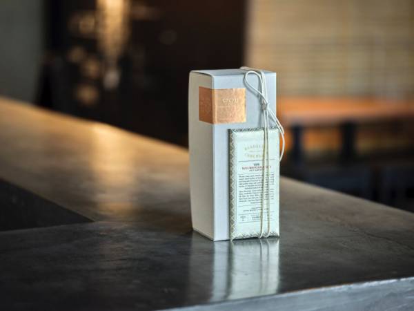 ⻁ノ門蒸留所のシーズナルジン「CACAO」が発売、ダンデライオン・チョコレートのカカオ豆を使用