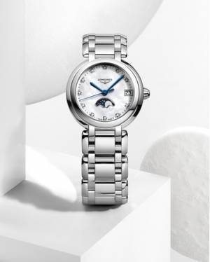 美しいホワイトのテクスチャー。スイスの雪を思わせる、ロンジンの「白い」ウォッチコレクション