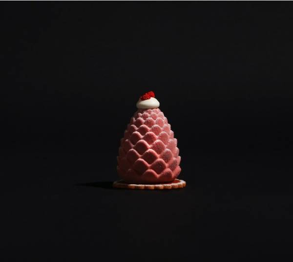 ドイツの老舗菓子店・グマイナーからドイツの森を表現したムースケーキ「ヴァルト(プラリネ)」が登場