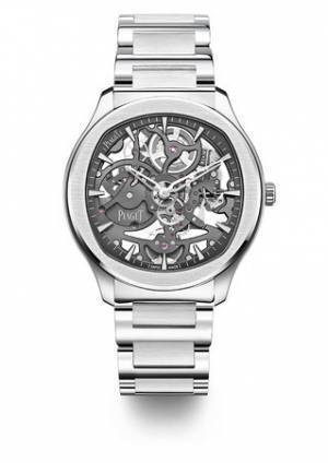 丹念に仕上げられた精緻なムーブメントを眺める至福。「ピアジェ ポロ」からコレクション初となるスケルトンモデルが登場