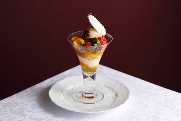 資生堂パーラー 銀座本店「こだわりの苺フェア」がいよいよフィナーレ。希少な苺を使った新作パフェが登場