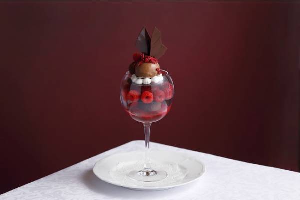 資生堂パーラー 銀座本店「こだわりの苺フェア」がいよいよフィナーレ。希少な苺を使った新作パフェが登場