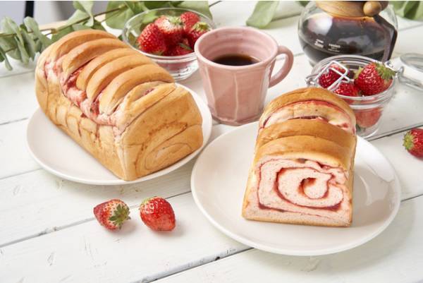 ほんのりピンク色の生地にきれいなジャムの渦巻き。ベーカリー ペニーレインから「とちおとめブレッド」が登場