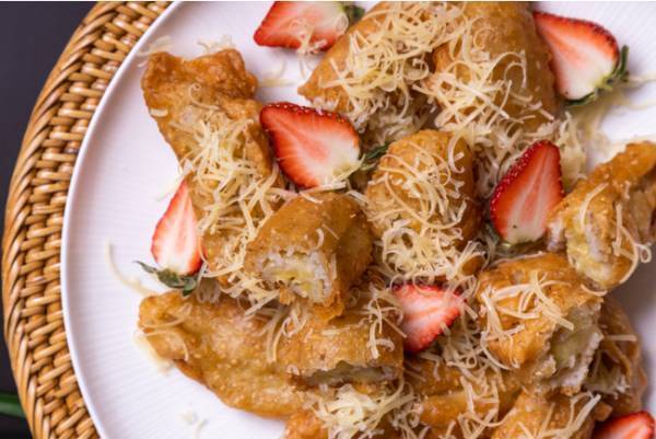 世界のスイーツで旅行気分を! 月替わりで楽しめるコンラッド大阪のストロベリースイーツビュッフェ