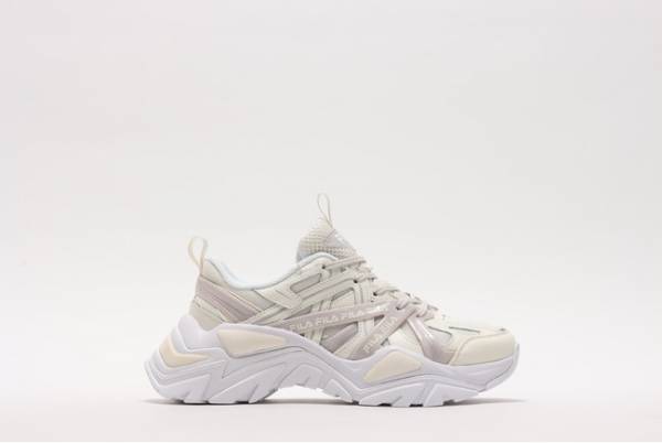 注目のトレイルベースのデザイン。FILAの新作スニーカーがアトモス ピンクで限定発売