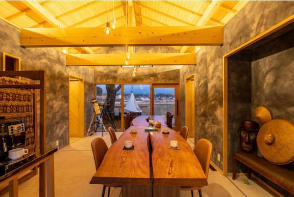 四季折々の富士山と里山の景色を満喫。高級感溢れるプライベート施設で楽しむグランピング