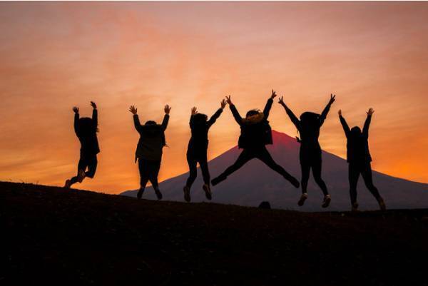 四季折々の富士山と里山の景色を満喫。高級感溢れるプライベート施設で楽しむグランピング