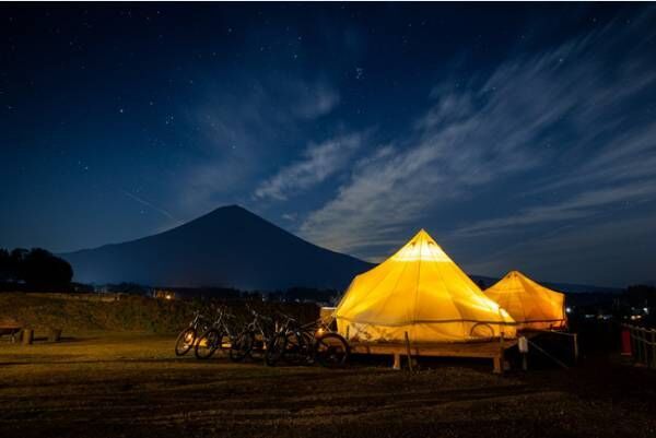 四季折々の富士山と里山の景色を満喫。高級感溢れるプライベート施設で楽しむグランピング