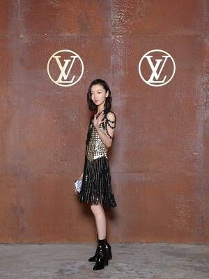 【ルック】ルイ・ヴィトンが2022 春夏ウィメンズ・コレクション スピンオフショーを上海で開催
