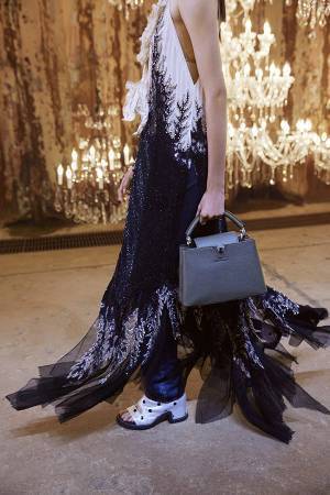 【ルック】ルイ・ヴィトンが2022 春夏ウィメンズ・コレクション スピンオフショーを上海で開催