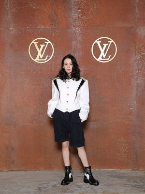 【ルック】ルイ・ヴィトンが2022 春夏ウィメンズ・コレクション スピンオフショーを上海で開催