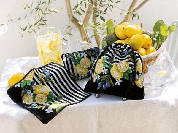 フェイラーが2022年春夏コレクションを発表。暮らしに花を添え、持っているだけでハッピーな気持ちに