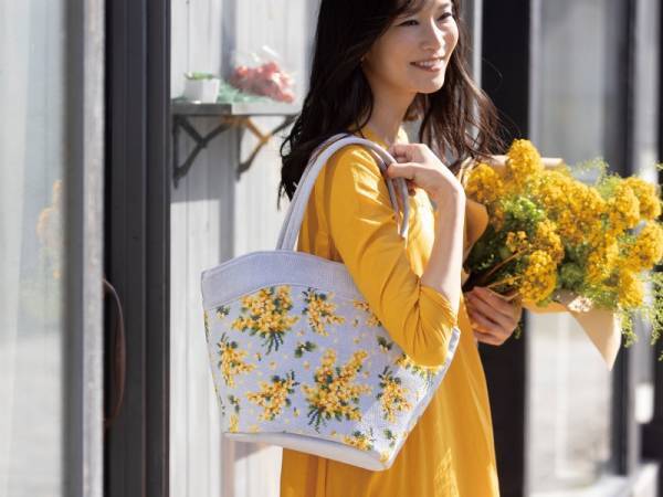 フェイラーが2022年春夏コレクションを発表。暮らしに花を添え、持っているだけでハッピーな気持ちに