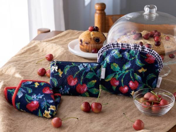 フェイラーが2022年春夏コレクションを発表。暮らしに花を添え、持っているだけでハッピーな気持ちに