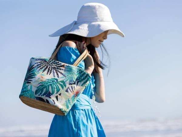 フェイラーが2022年春夏コレクションを発表。暮らしに花を添え、持っているだけでハッピーな気持ちに