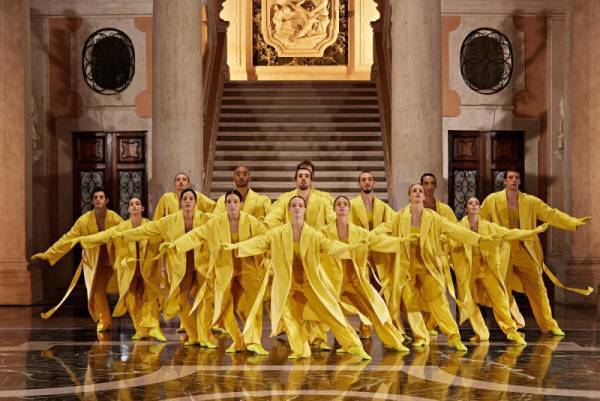 マックスマーラがヴェネチアのニューイヤーコンサート「La Fenice in Venezia」のバレエ衣装をデザイン