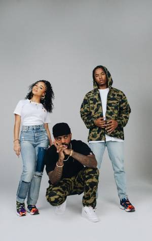 べイプとリーボックのコラボモデルが登場。「Instapump Fury」のポンプボタンにはエイプヘッドを配置