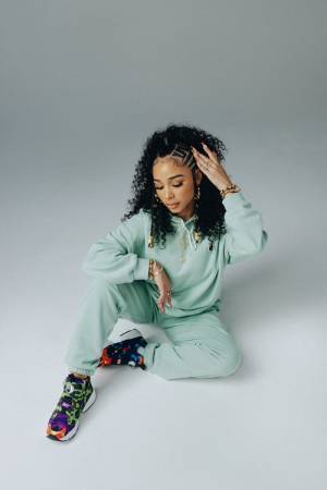 べイプとリーボックのコラボモデルが登場。「Instapump Fury」のポンプボタンにはエイプヘッドを配置