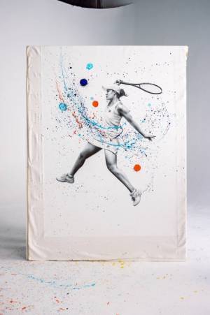 ラドーのアンバサダー、アシュリー・バーティが人気アーティスト アシュヴィン・ハリソンと組んで1回限りのアート作品を創作