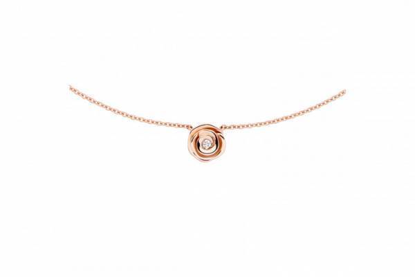 ムッシュ ディオールがこよなく愛したバラの花をクラフツマンシップで見事に再現した「ローズ ディオール クチュール」