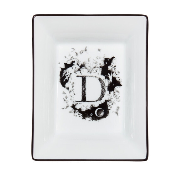 メゾンを象徴する「ミッツァ」スカーフを再解釈したディオール メゾンの新作『ABC DIOR』