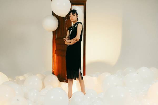 ヴィヴィアンタム 2022年春夏、モトーラ世理奈とTSUGUMIが着る新作ルック。特別なムービーも公開