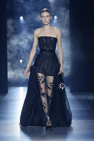 【ルック】キム・ジョーンズによるフェンディ 2022年 春夏 クチュールコレクション発表