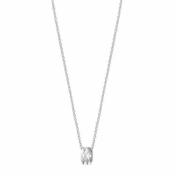 ブシュロンのブライダルコレクション「ファセット」に新作。光を反射する幾何学的なファセットを配したデザインに