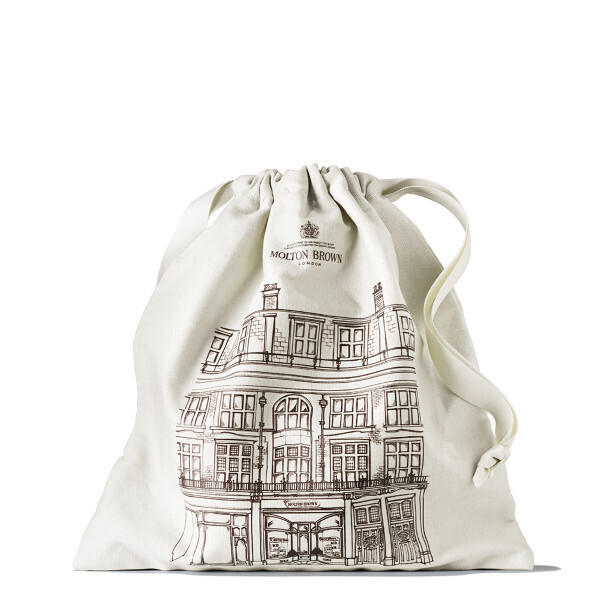 エリザベス女王が愛用するフレグランスブランド「モルトンブラウン」のすべてを公開する展示イベントが南青山で開催