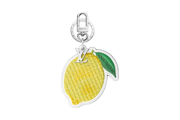 ルイ・ヴィトンからビビッドなカラーが印象的なフルーツモチーフのメンズ新作アクセサリーが登場