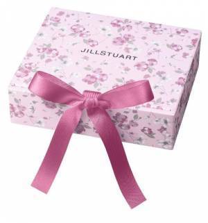 ジルスチュアート ビューティからひときわ華やかな八重桜をイメージした春限定の「サクラブーケコレクション」が登場