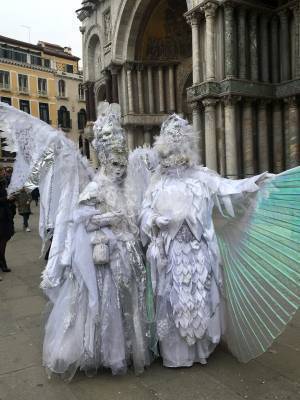 世界三大カーニバルの一つ「ベネチアカーニバル」。貴族に扮するこだわりの衣装をチェック!【From cities 世界の都市に憧れてVol.27】