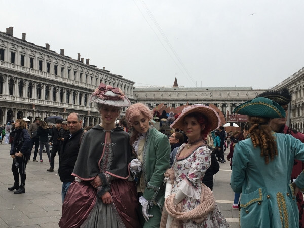 世界三大カーニバルの一つ「ベネチアカーニバル」。貴族に扮するこだわりの衣装をチェック!【From cities 世界の都市に憧れてVol.27】