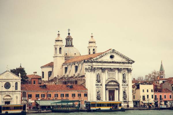 写真家・笠原秀信による旅をテーマにしたオンラインExhibition「THE ROAD」。第3弾はイタリア・ヴェネチア