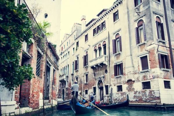 写真家・笠原秀信による旅をテーマにしたオンラインExhibition「THE ROAD」。第3弾はイタリア・ヴェネチア