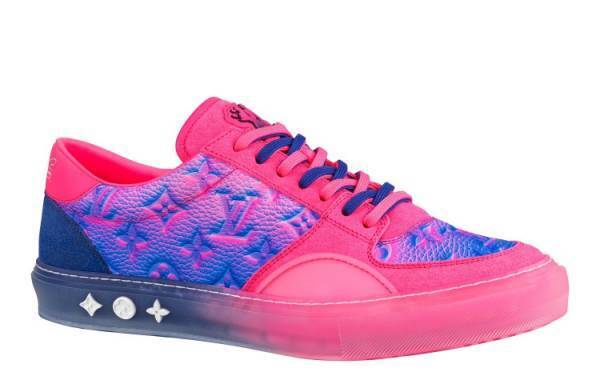 ネオンカラーのグラデーションが斬新な、ルイ・ヴィトンのメンズ新作バッグ&スニーカー