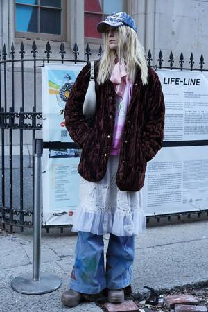 オフランウェイはY2Kスタイル! 2022年秋冬NYファッションウィークのオシャレ業界人スナップ【From cities 世界の都市に憧れて vol.29】