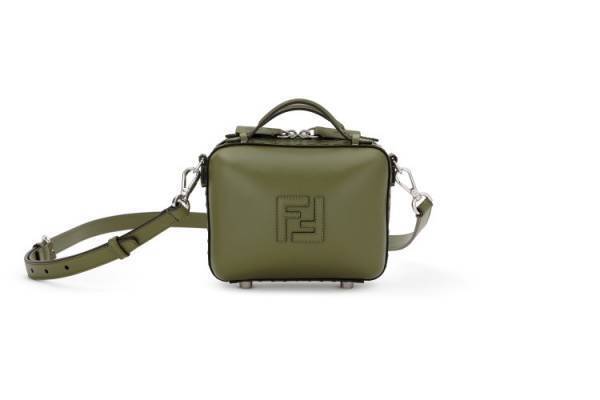 フェンディが新作バッグ「フェンディ トラベル」を発表。ヴィンテージな雰囲気とスタイリッシュさを兼ね備えたデザイン