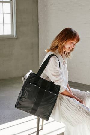 レスポートサックの超軽量シリーズがリニューアル! 生地の耐久性向上と収納部分の機能面がさらに充実